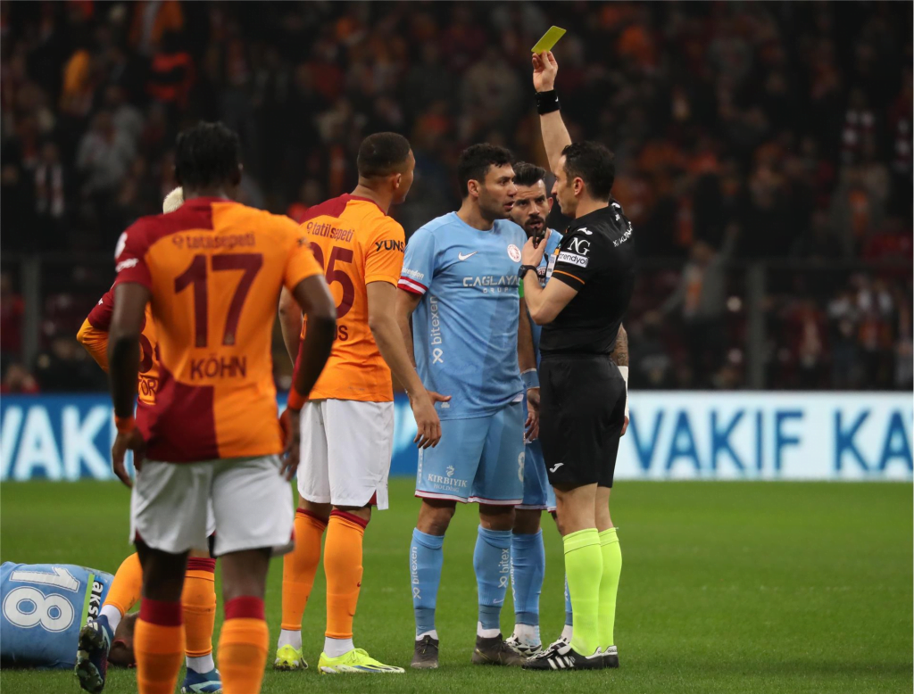 Süper Lig'de 27. haftanın kapanış maçında Galatasaray ile Antalyaspor karşı karşıya geldi. Galatasaray, rakibini 2-1'lik skorla mağlup etti.