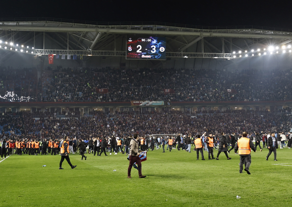 Fenerbahçe Süper Lig'den Çekilirse Ne Olur? | Çekilecek mi?